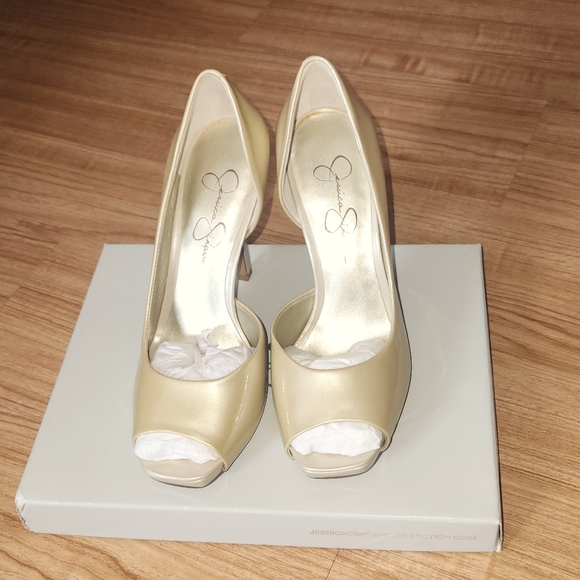 Jessica Simpson Shoes - Jessica Simpson Golden Shimmer Silk Josette Size 7 4in heels